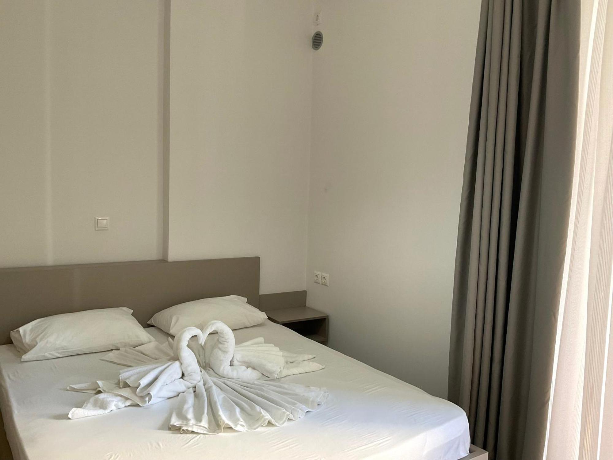 Mojito Beach Apartments With Free Parking Sarandë Rum bild
