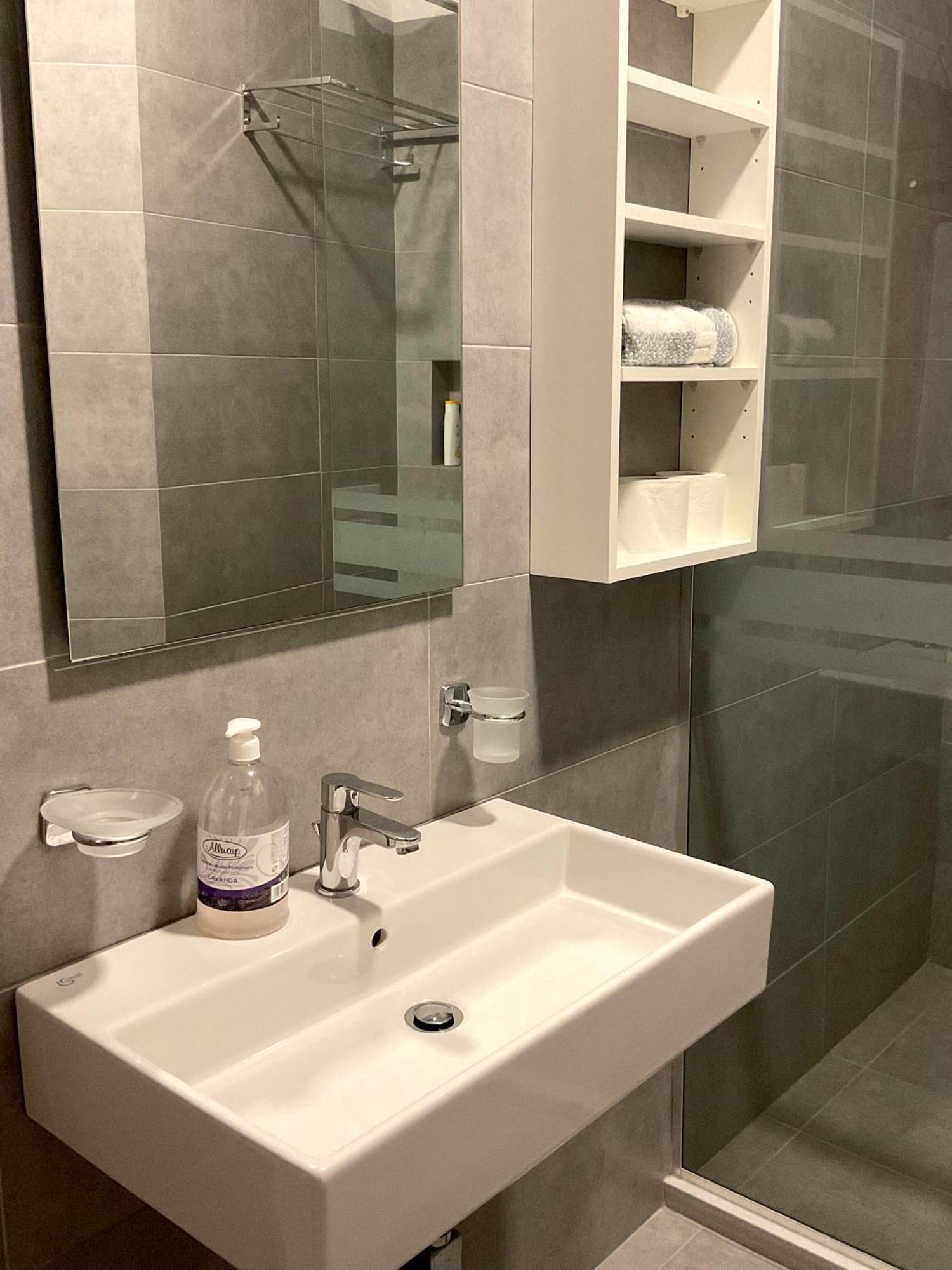 Mojito Beach Apartments With Free Parking Sarandë Rum bild