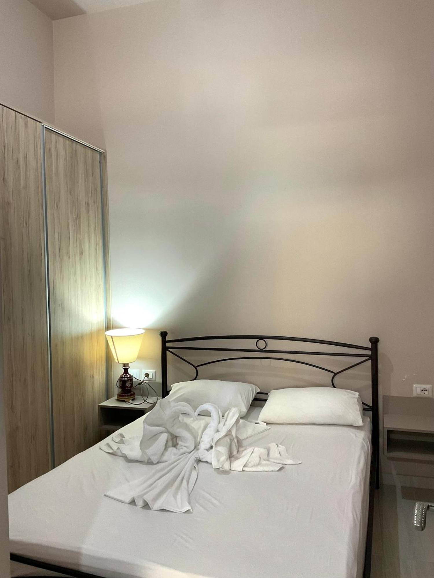 Mojito Beach Apartments With Free Parking Sarandë Rum bild