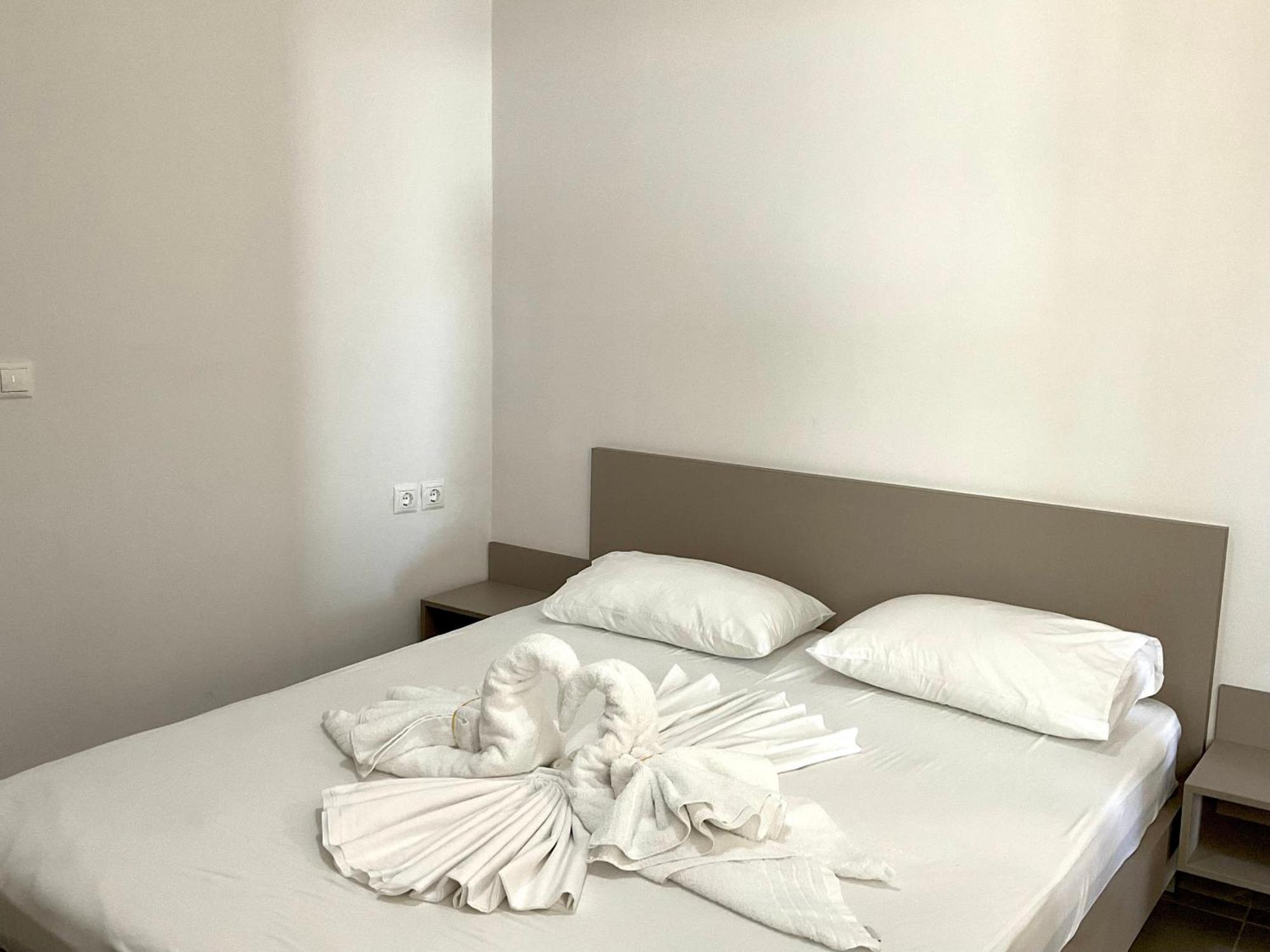 Mojito Beach Apartments With Free Parking Sarandë Rum bild
