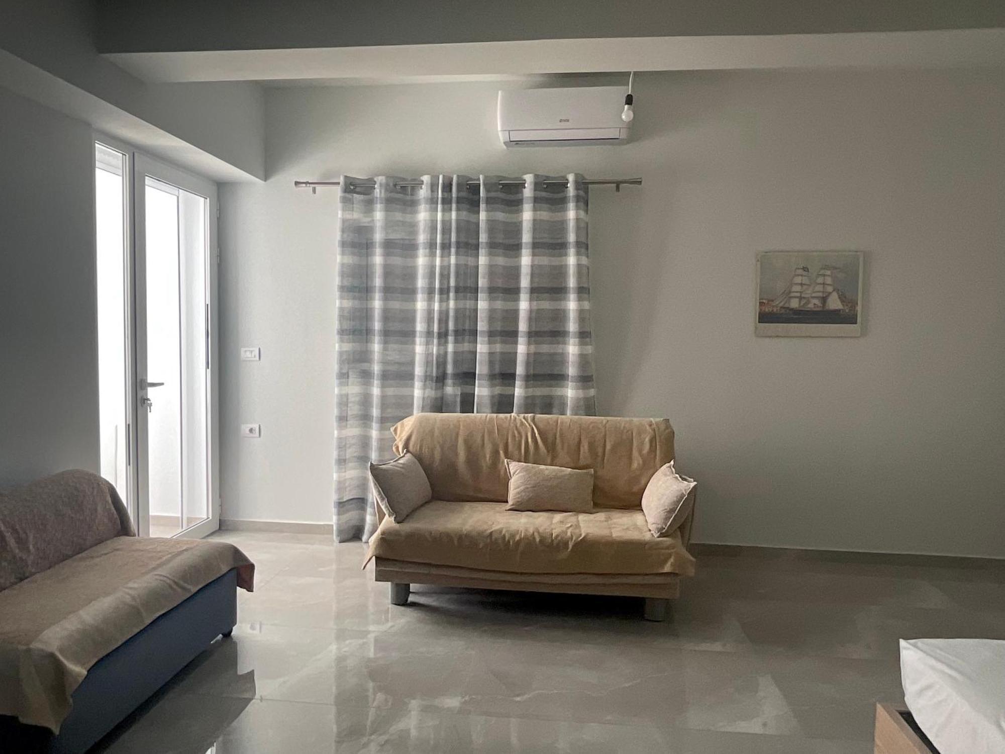 Mojito Beach Apartments With Free Parking Sarandë Rum bild