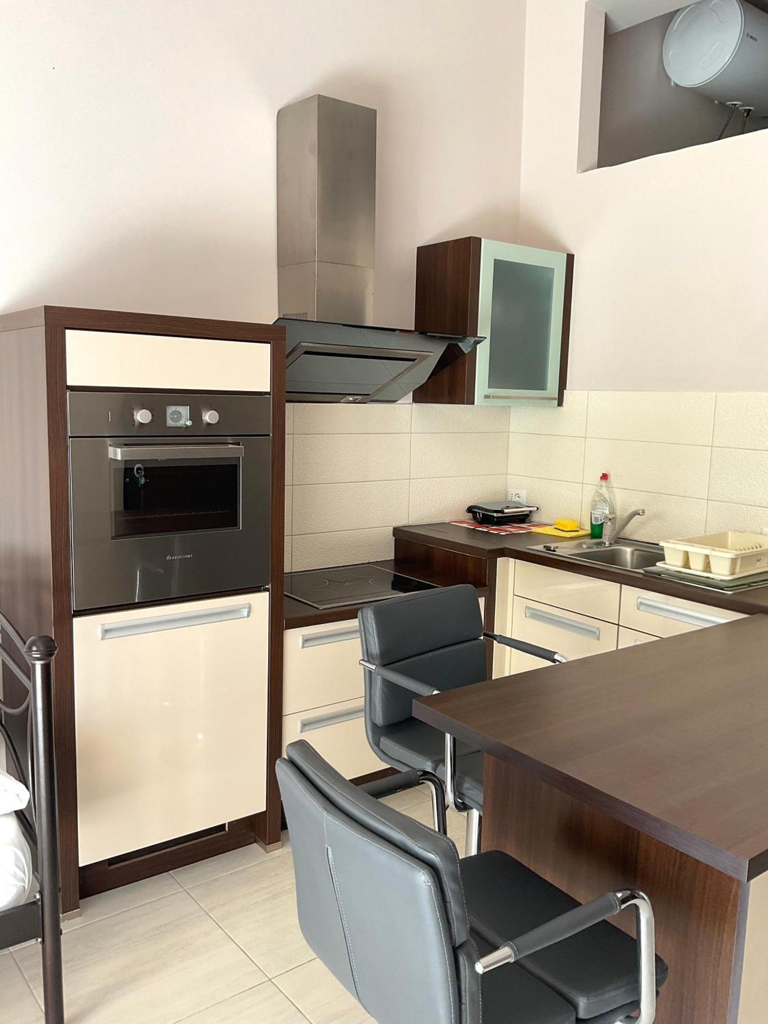 Mojito Beach Apartments With Free Parking Sarandë Rum bild