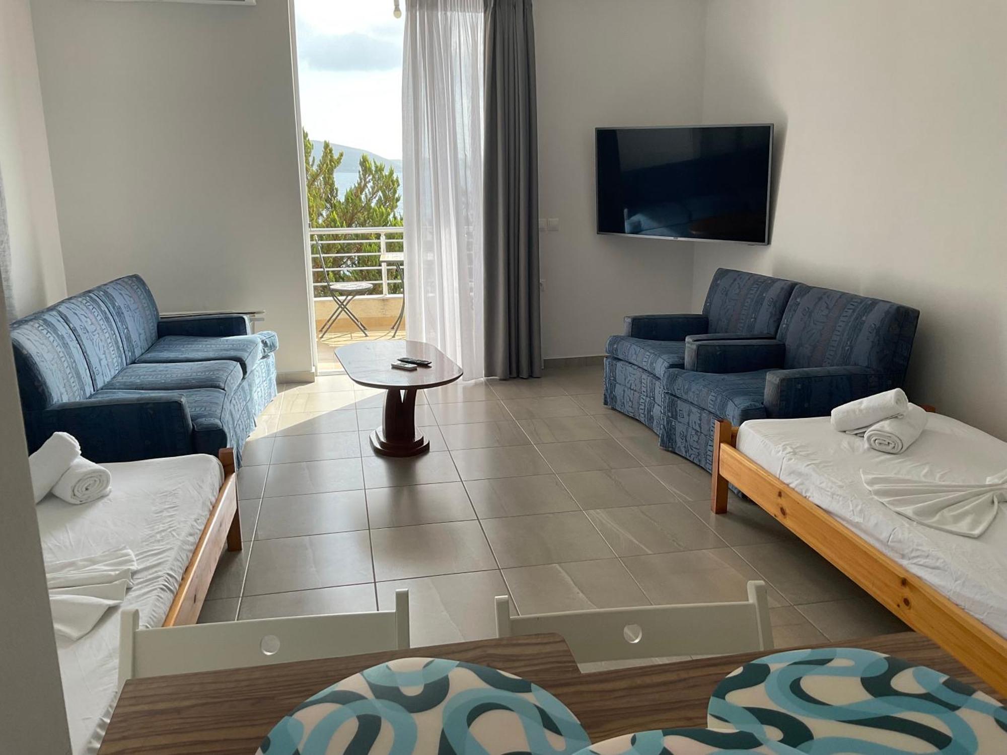 Mojito Beach Apartments With Free Parking Sarandë Rum bild