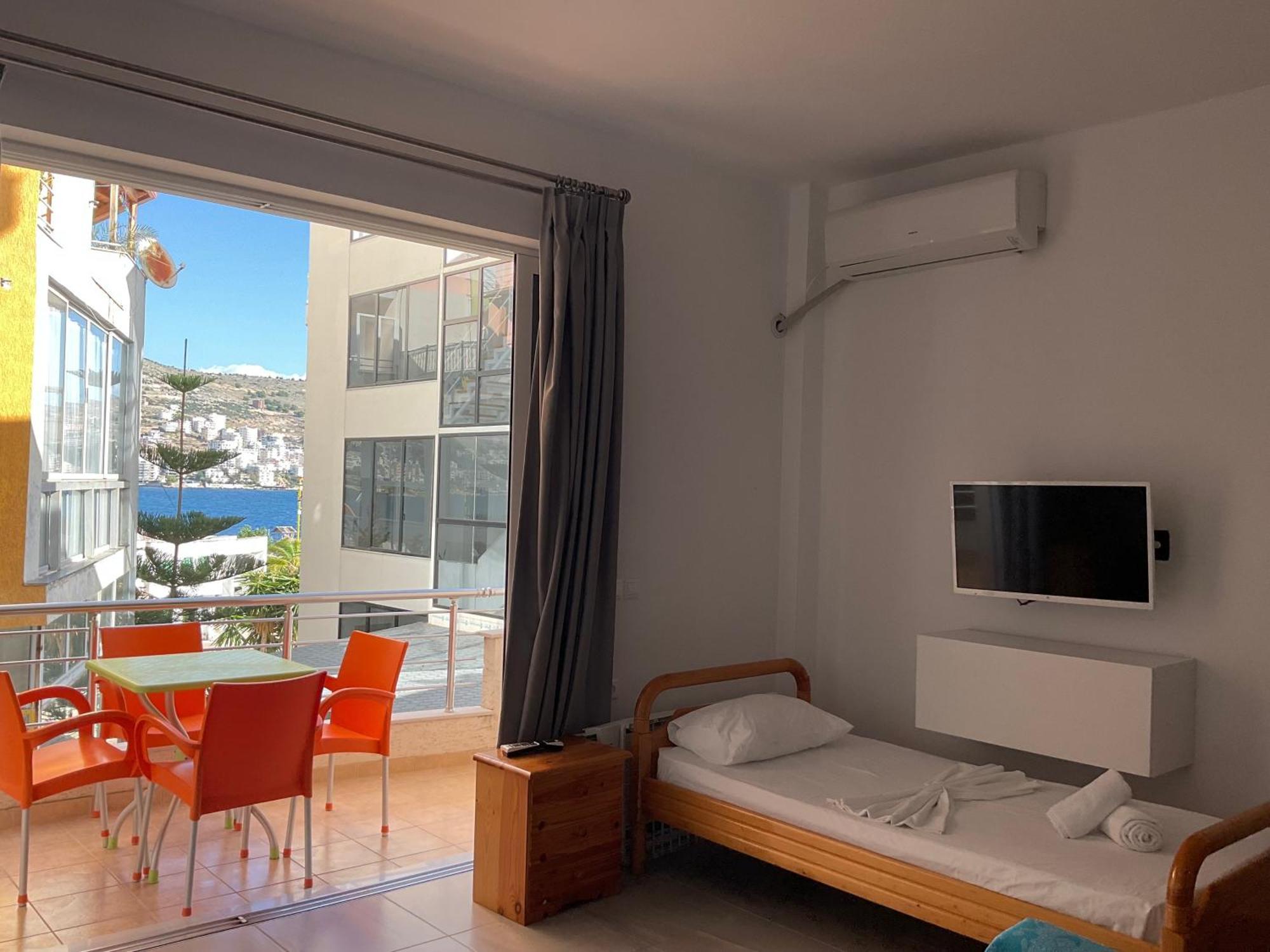 Mojito Beach Apartments With Free Parking Sarandë Rum bild
